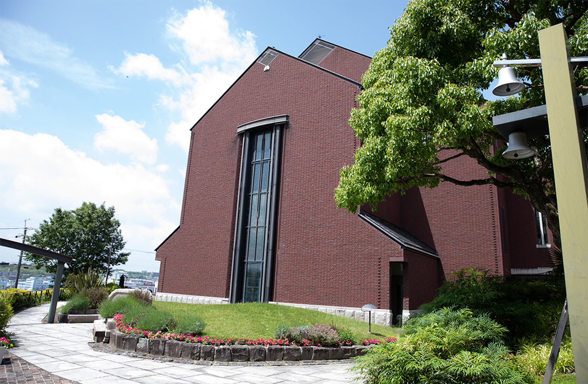 茨木キャンパスに、礼拝堂・講堂・澤山記念館が完成。
